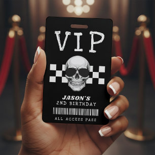 Badge Fête d'anniversaire VIP pour enfants avec crâne de