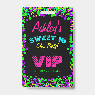 Badge Invitation d'anniversaire Sweet 16 Neon Glow VIP P