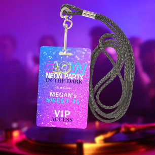 Badge Neon brillant VIP accès Sweet 16 anniversaire invi