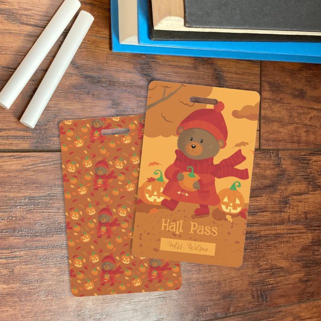 Badge Ours brun | Insigne de passe de la salle des élève (This brown bear is the perfect autumn hall pass badge for elementary school students .)