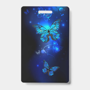 Badge Papillon Morpho sur fond sombre