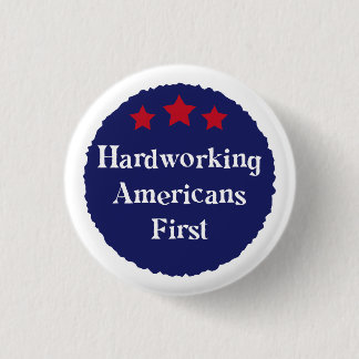 Badge patriotique d'abord pour les Américains trav