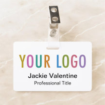 Badge personnalisé en PVC avec attache logo et cor