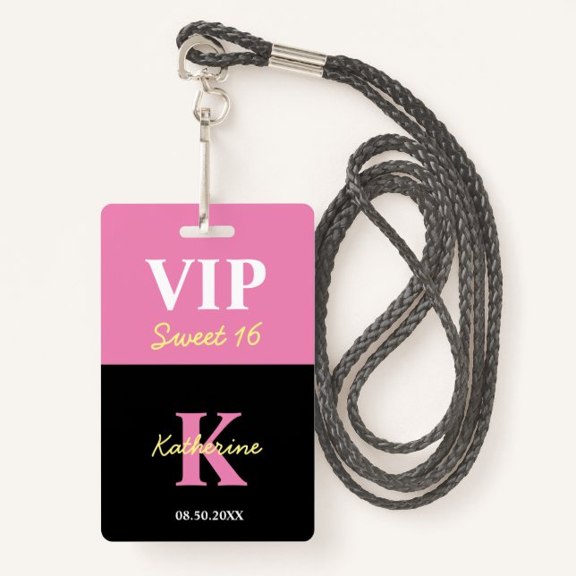Badge Personnalisé Monogrammé Noir moderne Sweet 16 VIP (Devant avec lanière)