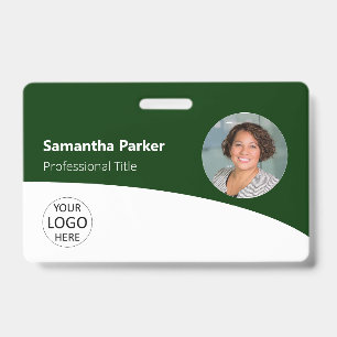 Badge personnalisé vert avec photo d'employé, logo