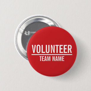 Badge volontaire rouge avec nom d'équipe personnal