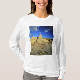 Badlands formations at Dinosaur Provincial Park 7 T-Shirt