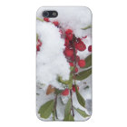 Baies de houx de coque iphone dans la neige