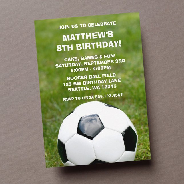 Bal de soccer et herbe Invitations de fête d'anniv (Créateur téléchargé)