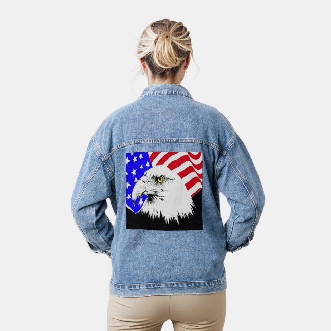 Bald Eagle et les femmes du drapeau américain (Modèle)