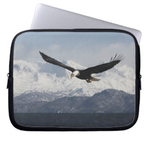 Bald Eagle in Flight, Haliaeetus leucocephalus, Laptop Sleeve
