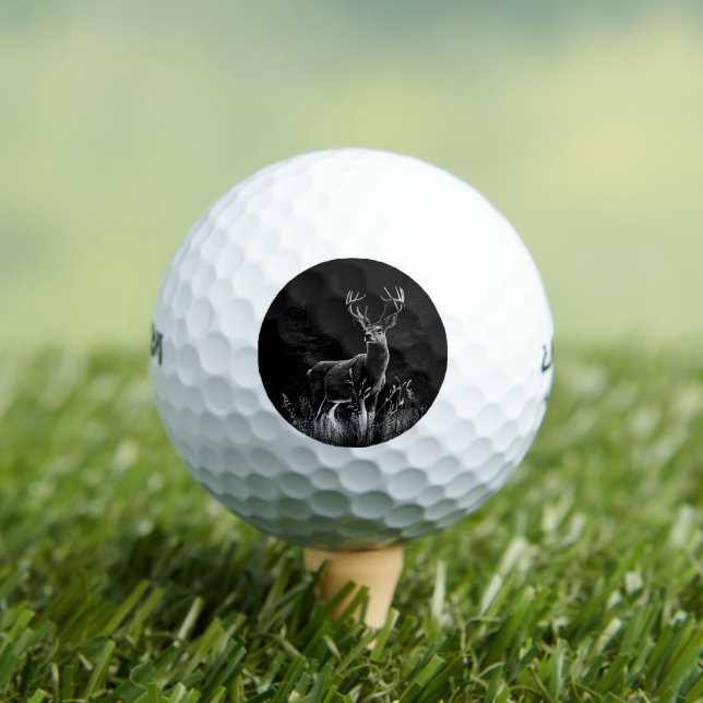 Balles De Golf Cerf aux bois encadrés par champ et arbre (T-shirt Insitu)