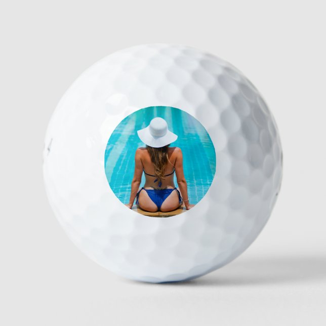 Balles De Golf Femme Bikini À La Piscine - QG (Devant)