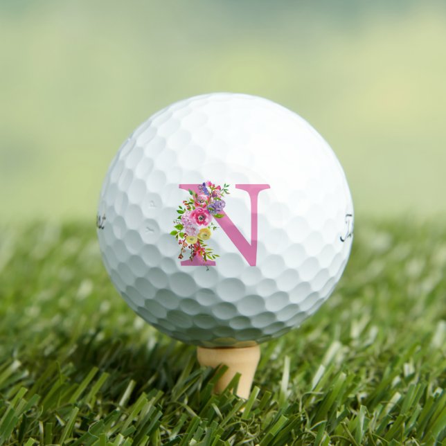 Balles De Golf Floral rose N initial (T-shirt Insitu)