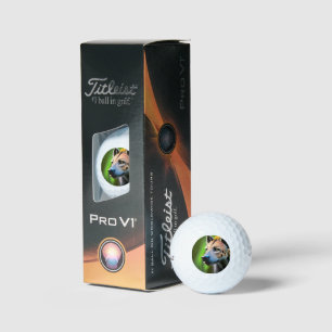 Balles De Golf Hyéna Attaque En Regardant Sa Proie,
