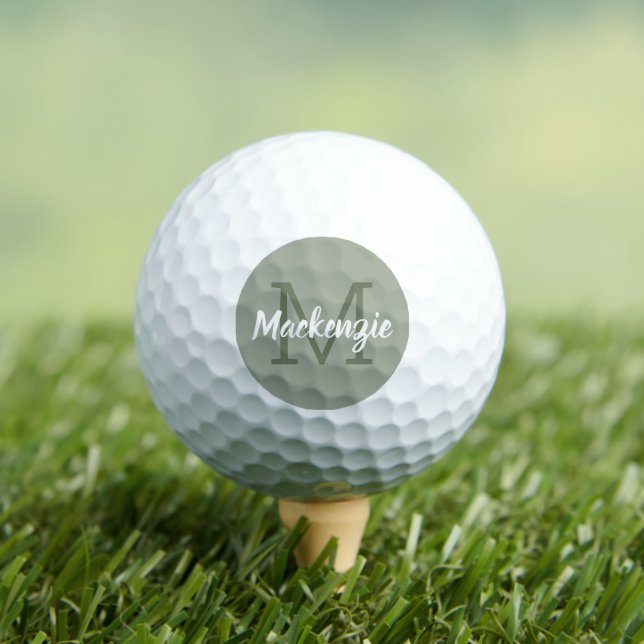 Balles De Golf Nom initial personnalisé Sage Green (T-shirt Insitu)
