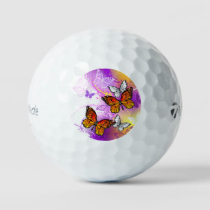 Balles De Golf Papillons Monarque sur Arrière - plan pourpre