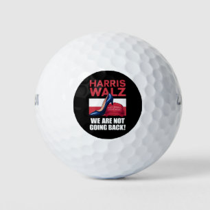 Balles De Golf Talons de Kamala Harris écrasant un chapeau rouge
