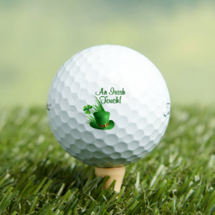 Balles De Golf Un chapeau de lutin à touche irlandaise dans l'her