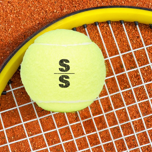 Balles De Tennis Thème de tennis Big Bold Monogramme (Bold Monogrammed Tennis Balls for single and doubles players. )