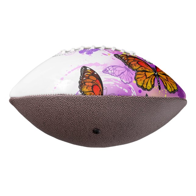 Ballon De Foot Papillons Monarque sur Arrière - plan pourpre (Tourné à 270°)