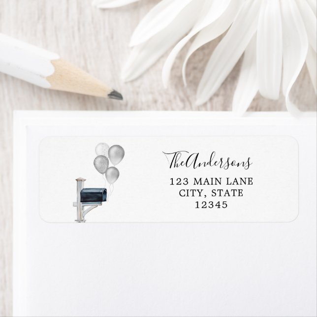 Ballons d'argent dans la boîte aux lettres (En situation)