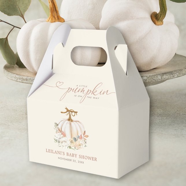 Ballotins Baby shower d'automne petit Citrouille (Autumn is in the air with this little pumpkin on the way fall floral baby shower favor box.)