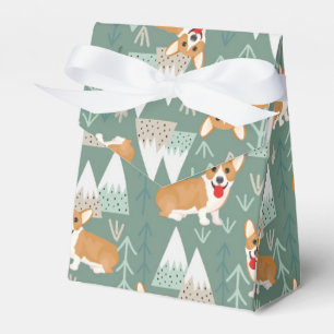 Ballotins Corgis dans le Motif forestier des montagnes