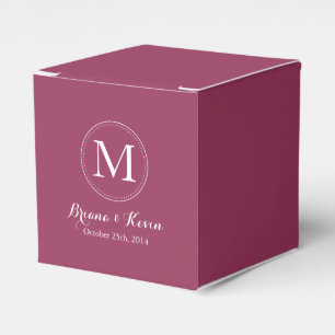 Ballotins de monogramme de couleur bordeaux person