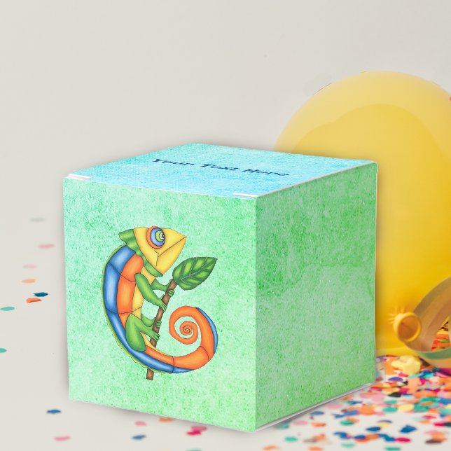 Ballotins Dessin amusant Lézard Feuille Bleu Couleurs vives  (Cartoon Lizard in bright colours leaf on stick on mottled green blue mix Birthday favor or gift box.)