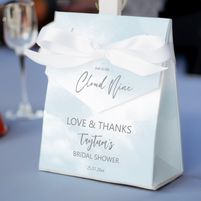 Ballotins Elle est sous la douche nuptiale de nuage neuf (She is on cloud nine bridal shower favor box)