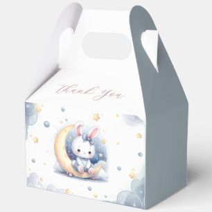 Ballotins lapin mignon assis sur la lune