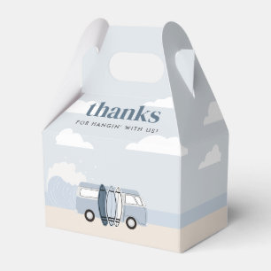 Ballotins Le grand Surf de plage des garçons à l'anniversair