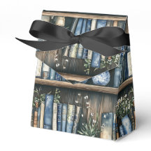 Livres bleus et fleurs sur étagère