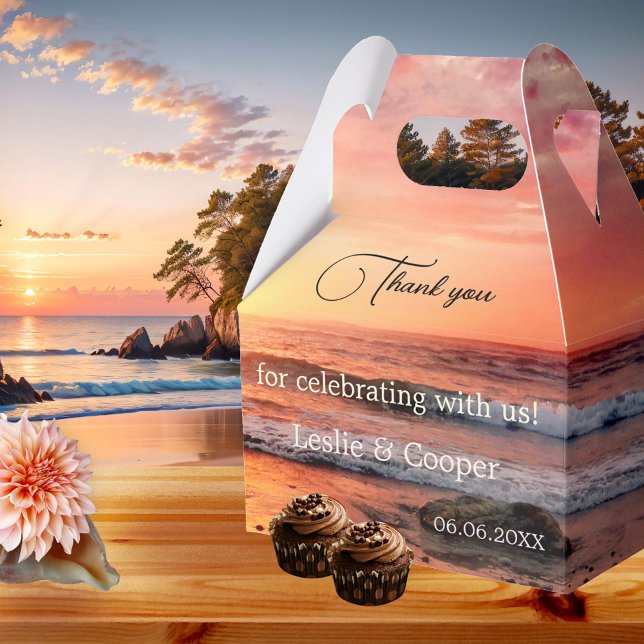 Ballotins Mariage de plage de soleil couché de Merci Balloti (Wedding favor box featuring a sunset at the beach. Beautiful for a wedding or romantic occasion.)