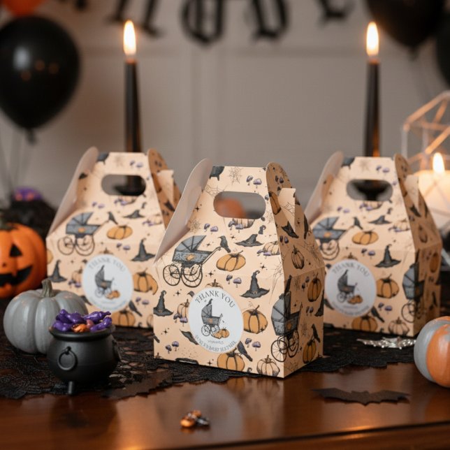 Ballotins Porte-bébé victorienne goth sur mesure Halloween (Orange A Baby is Brewing Halloween Baby Shower Favor Boxes. Spooky Baby Carriage, Pumpkin, Witch Hat)