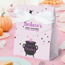 Un bébé brasse un Baby shower d'Halloween