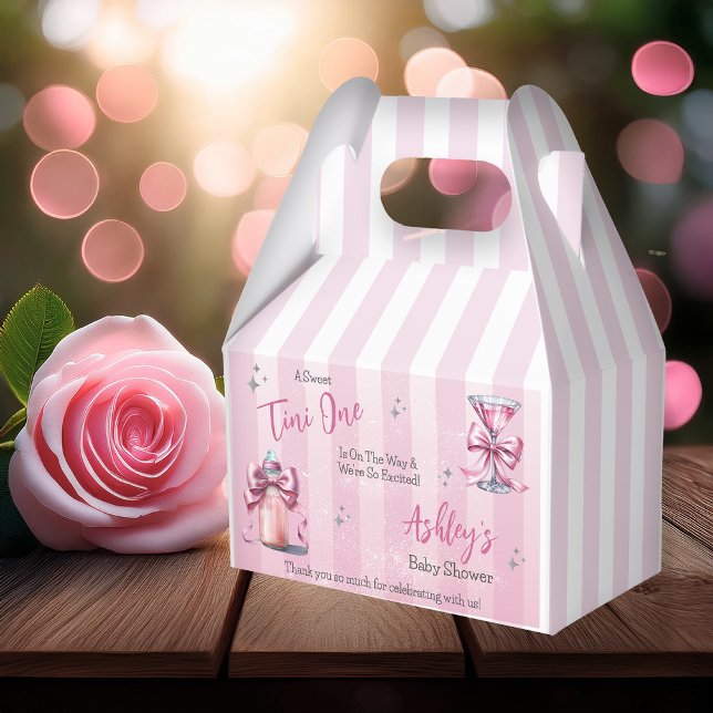 Ballotins Un Tini sucré Un Coquette Rose Baby shower fille ("A Sweet Tini One Is On the Way . . ." Coquette Bows Martini | Bottle Girl Baby Shower Favor Box)