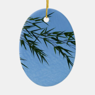 bambou sur ciel de nuages ceramic ornament