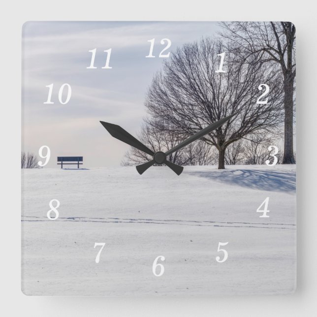 Banc Sur La Neige Couverte Hill Horloge Mur (Recto)