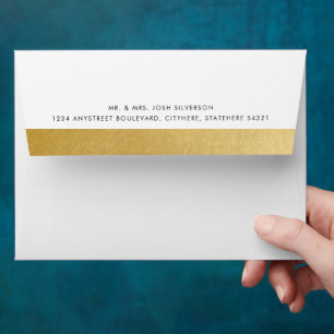 Bande d'or avec enveloppe d'envoi d'adresse de ret