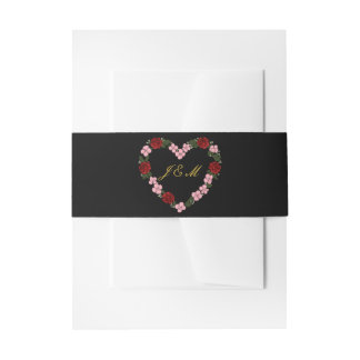 Bandeau d'invitation noir avec un cœur rose 