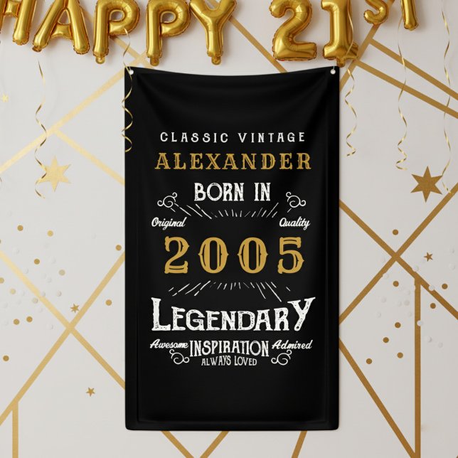 Banderoles Anniversaire 21 ans personnalisé fête rétro Né en  (2005 wall banners against a white and gold wall.)