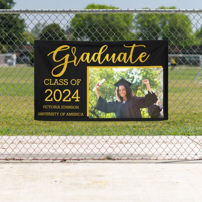 Banderoles Classe des diplômés noirs et or de 2024 Photo pers (En situation)