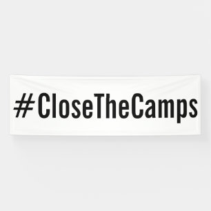 Banderoles #CloseTheCamps texte noir en gras sur la manifesta