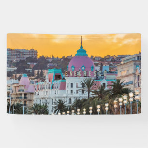 Banderoles Le célèbre hôtel de luxe Negresco à Nice Franc