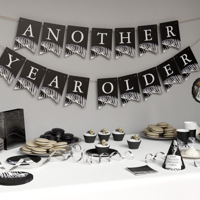 Bannière À Fanions Halloween Squelette Noir et Blanc Anniversaire (Another year older? Happy Birthday! Bunting to decorate your home if you have a Halloween Birthday)