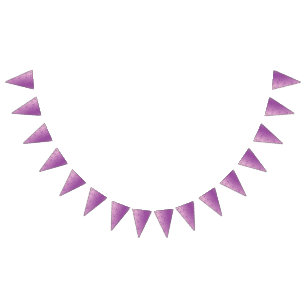 Bannière À Fanions Un design de tissu violet vibrant présentant des m