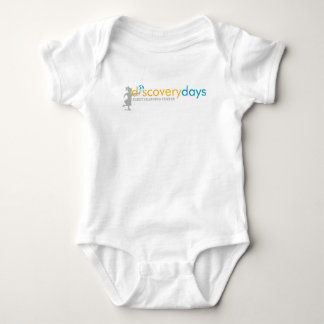 Barboteuse ou chemise de bébé de jours de