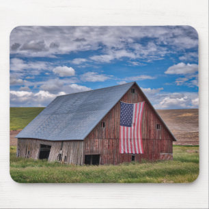 Barn with American Flag   Colfax, Washington Mouse Pad